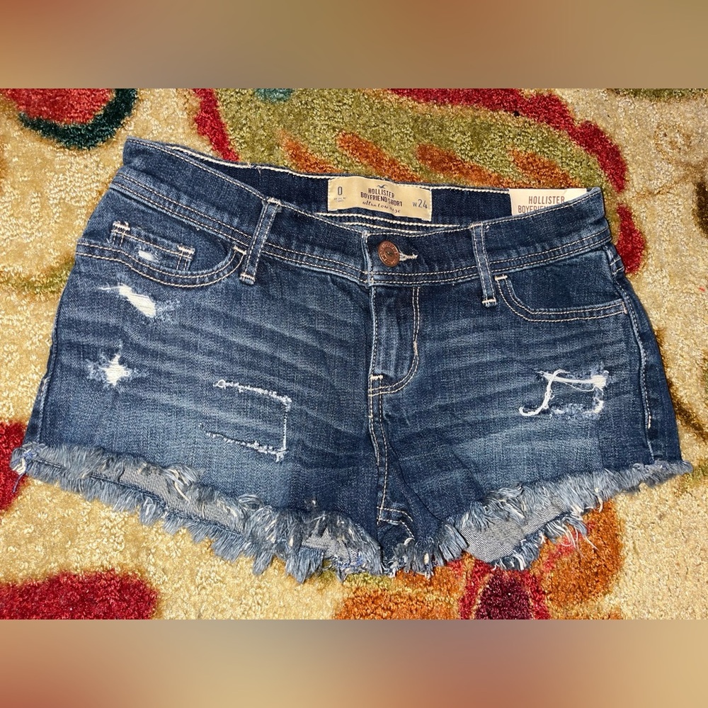 Hollister Women's Distressed Dark Blue Jean Shorts NWT women’s size 0